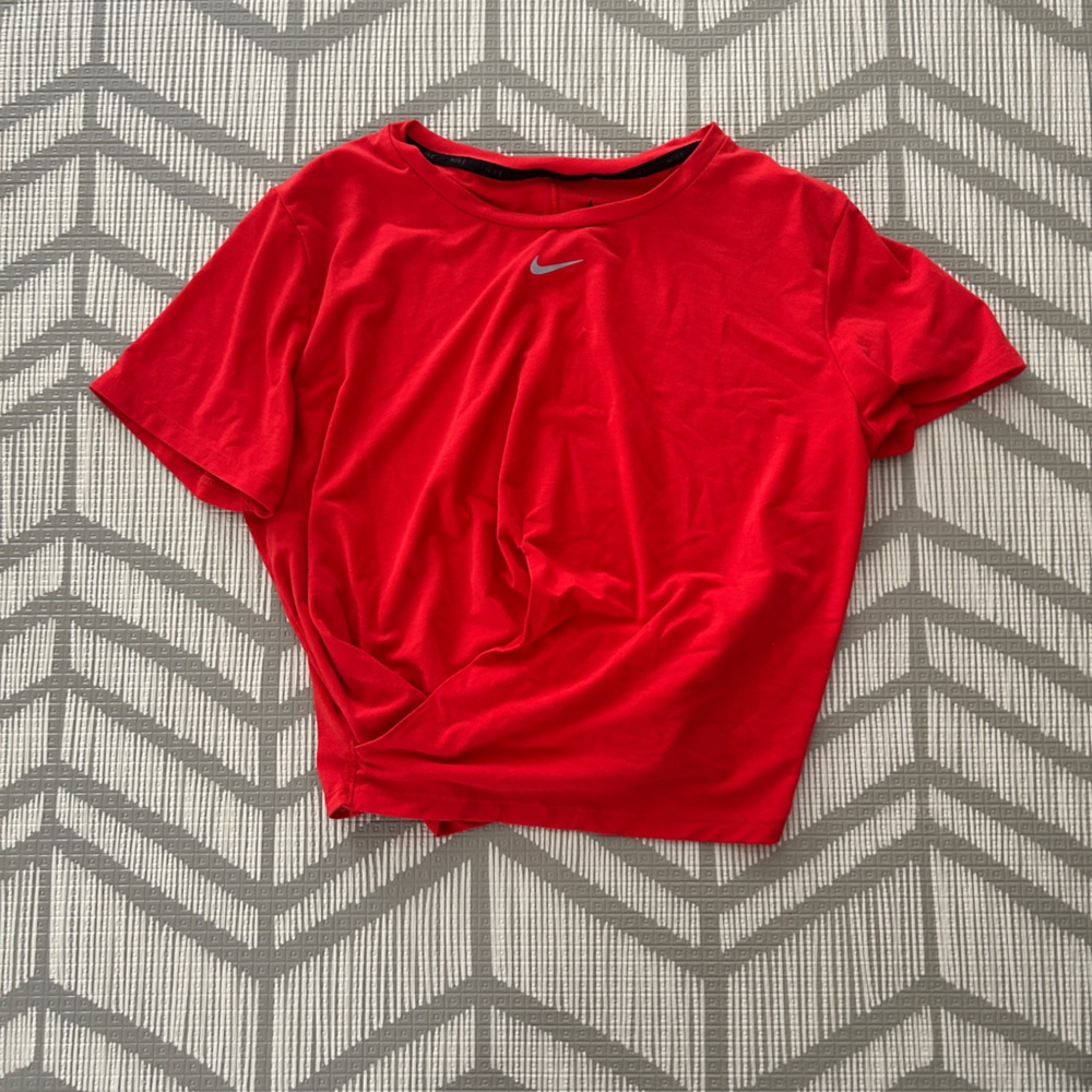 Nike crop workout top!